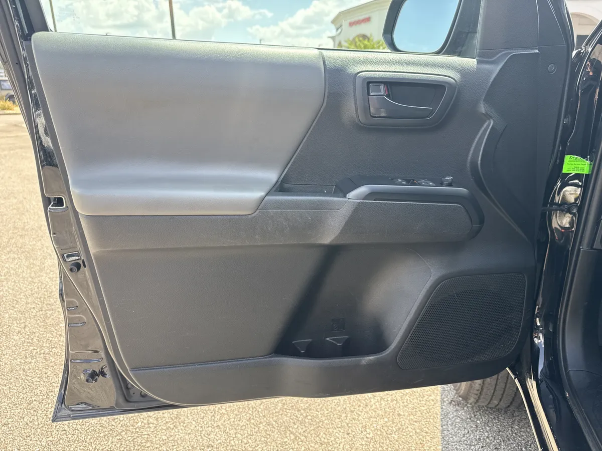 2022 Toyota Tacoma 2WD thumbnail 12
