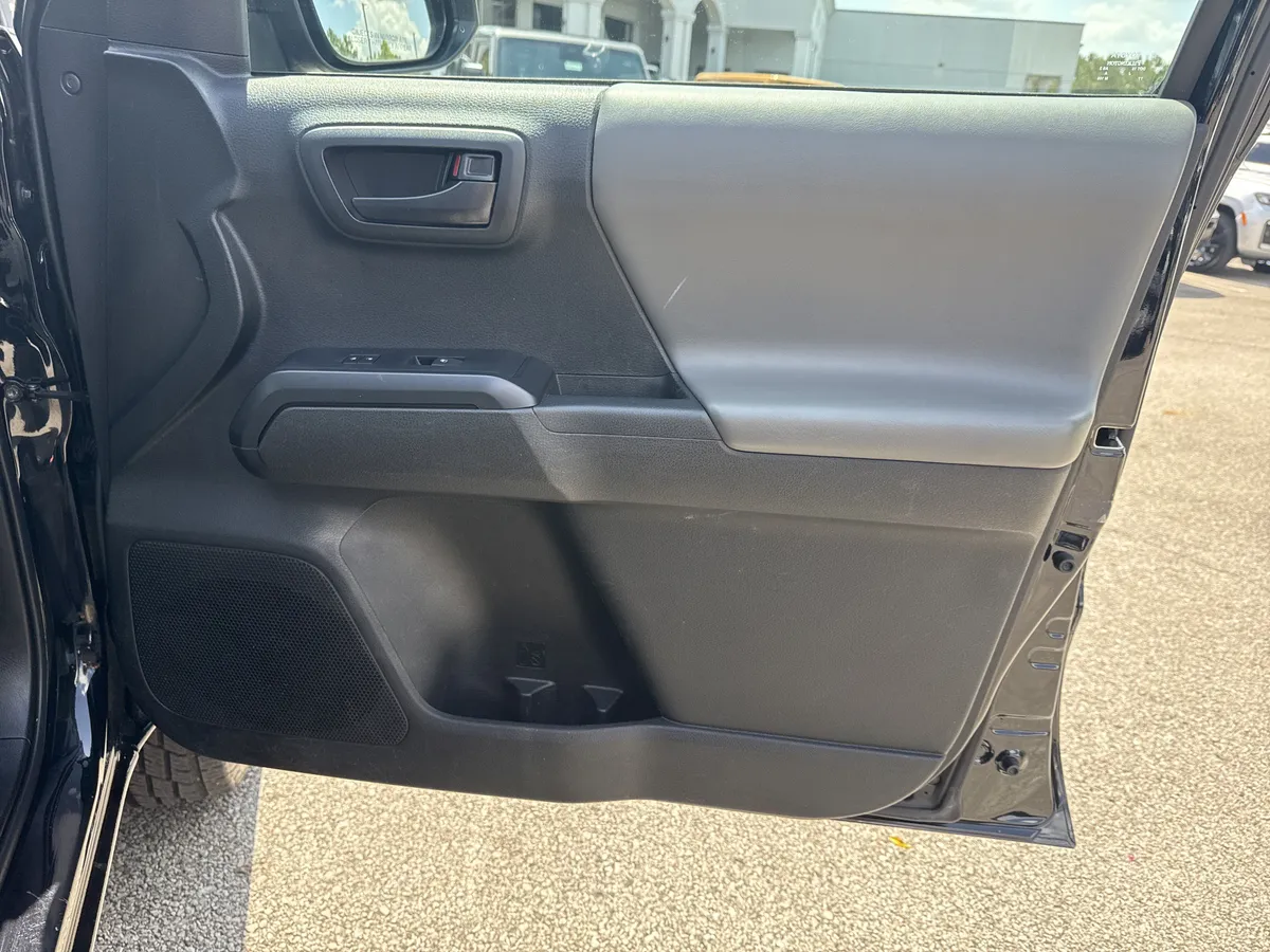 2022 Toyota Tacoma 2WD thumbnail 16