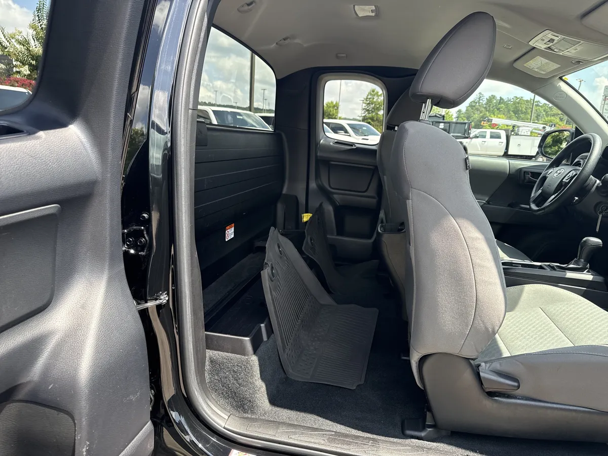2022 Toyota Tacoma 2WD thumbnail 17