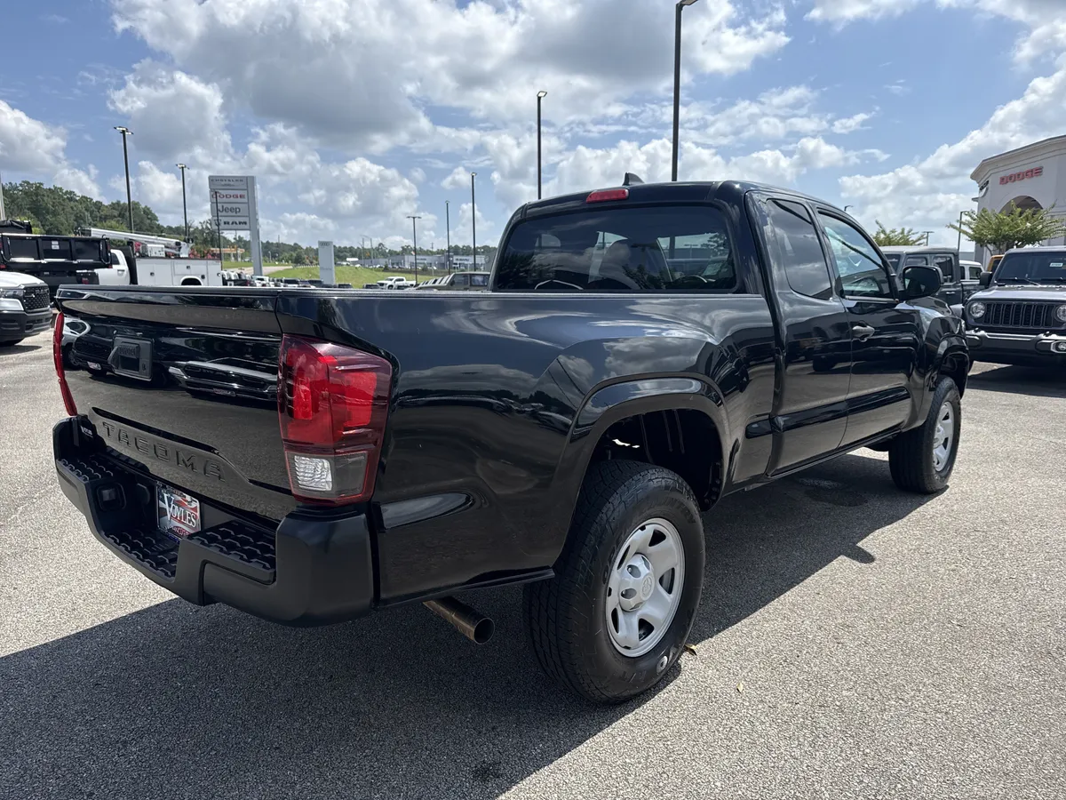 2022 Toyota Tacoma 2WD thumbnail 9
