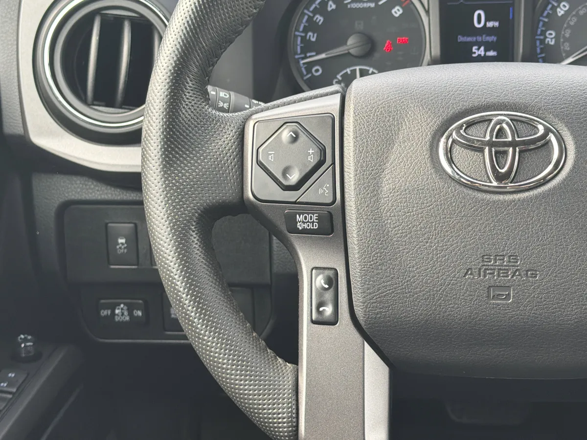 2022 Toyota Tacoma 2WD TRD Off Road thumbnail 17
