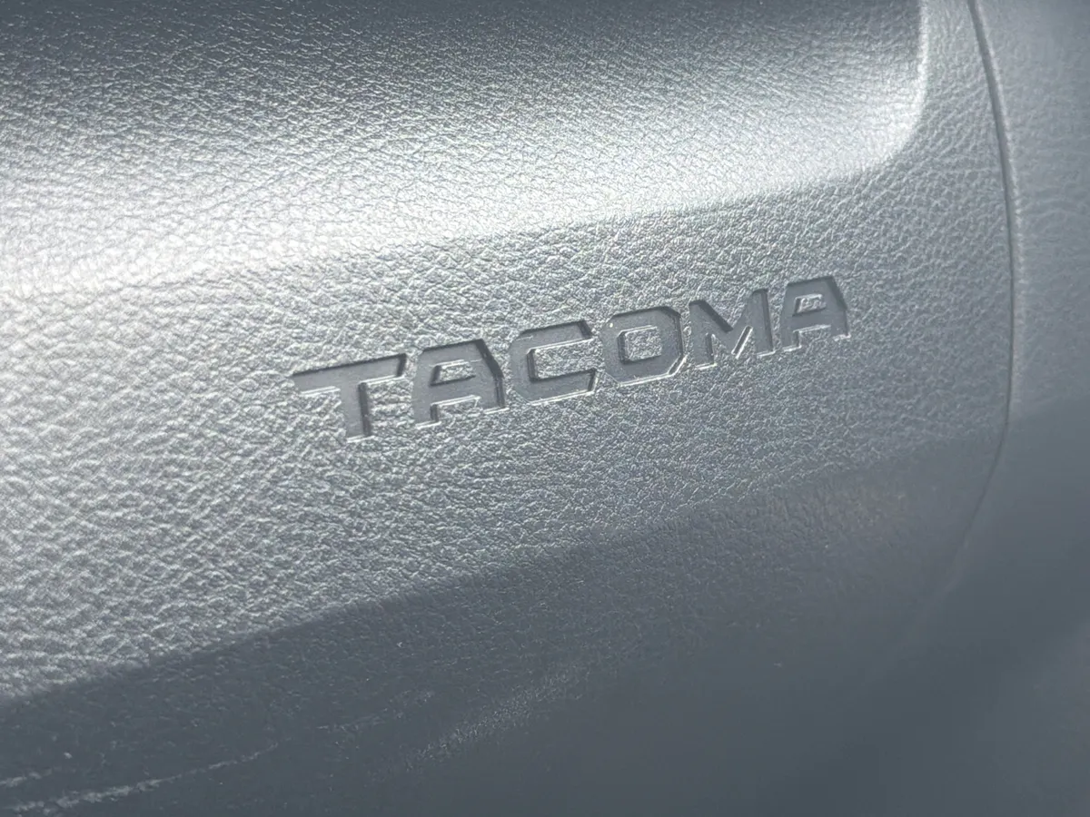 2022 Toyota Tacoma 2WD TRD Off Road thumbnail 24