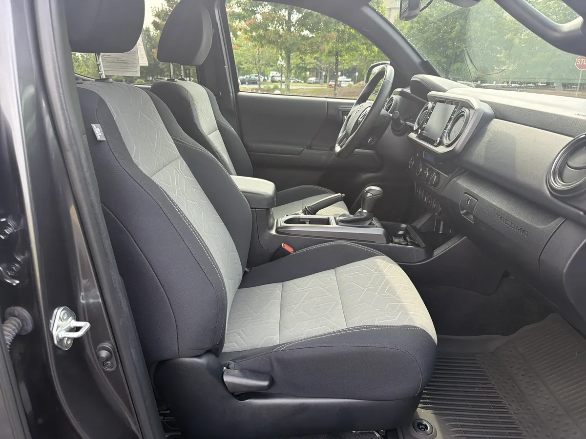 2022 Toyota Tacoma 2WD TRD Off Road thumbnail 30