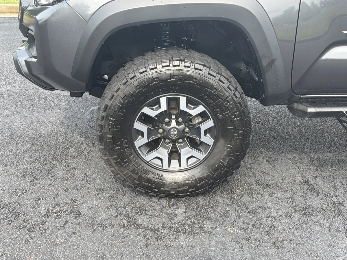 2022 Toyota Tacoma 2WD TRD Off Road thumbnail 31