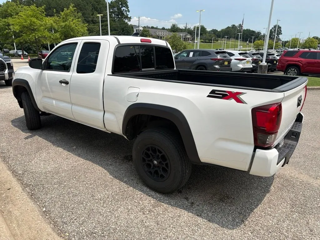 2022 Toyota Tacoma thumbnail 2