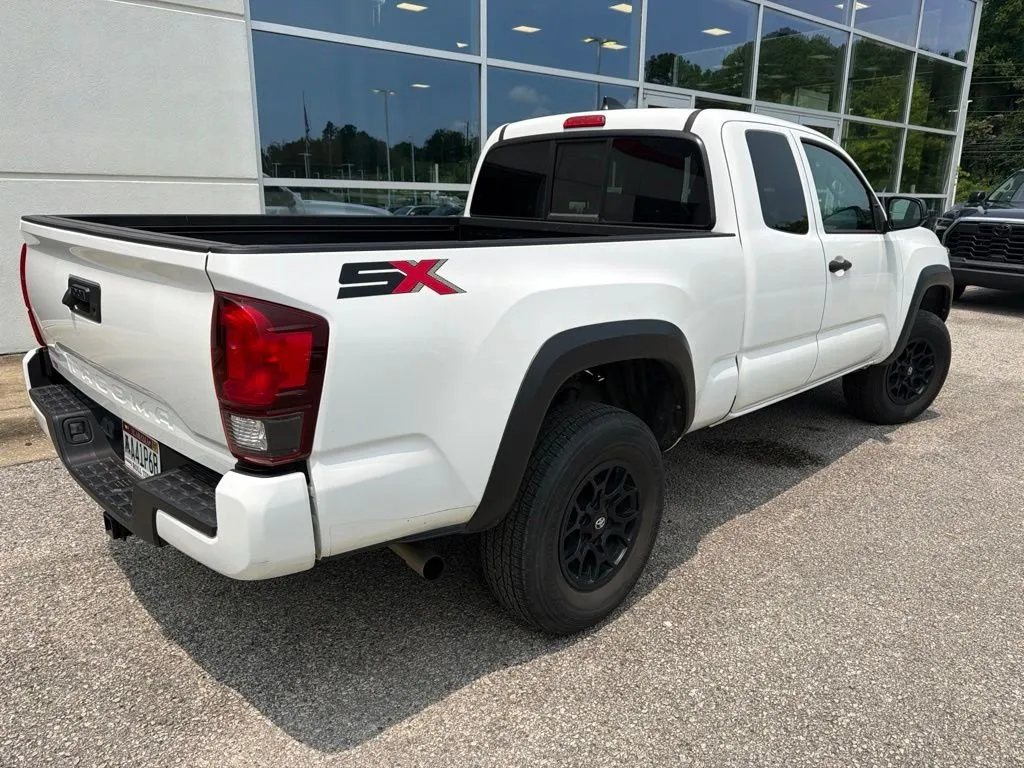 2022 Toyota Tacoma thumbnail 3