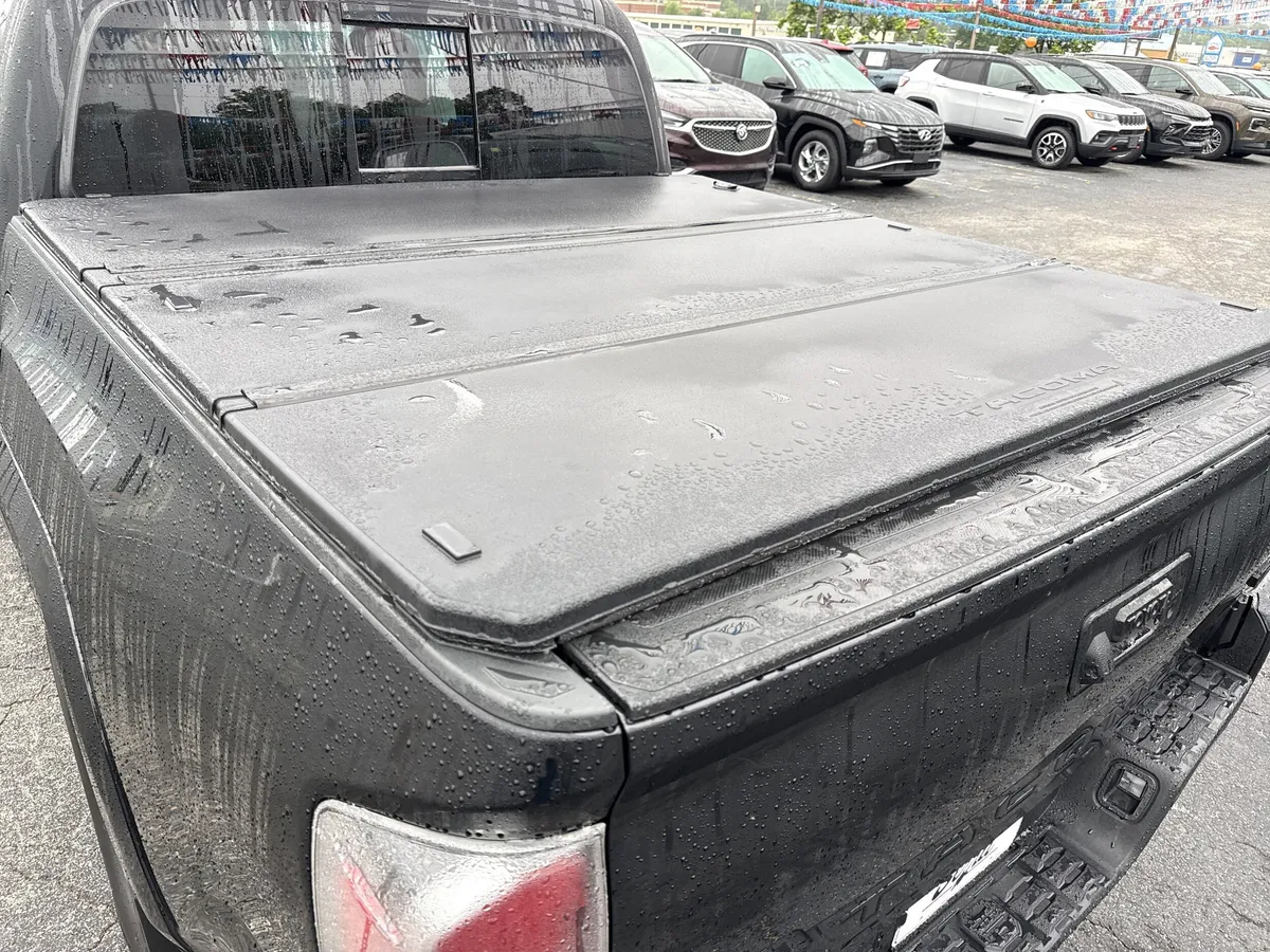 2022 Toyota Tacoma Limited thumbnail 12