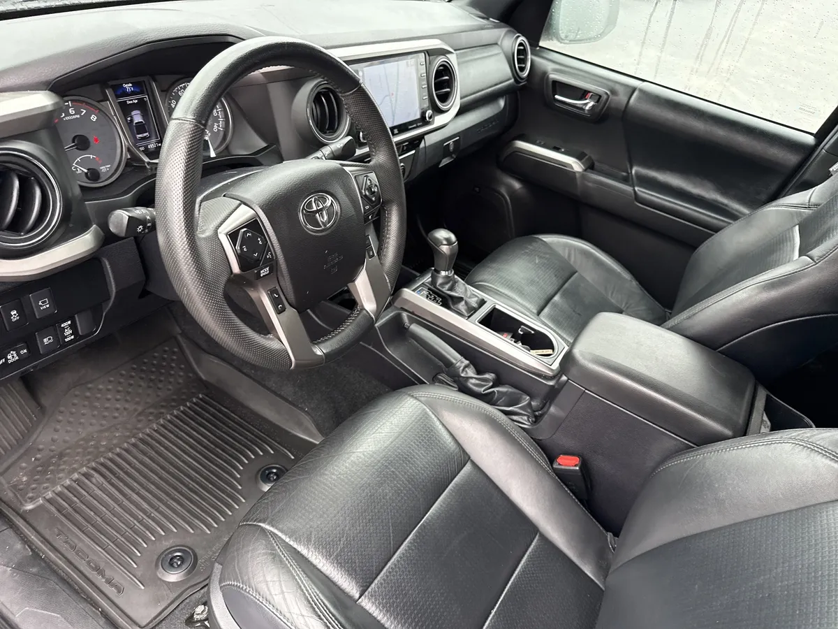 2022 Toyota Tacoma Limited thumbnail 14