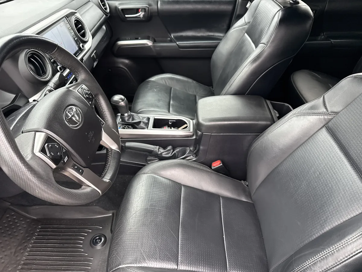 2022 Toyota Tacoma Limited thumbnail 15