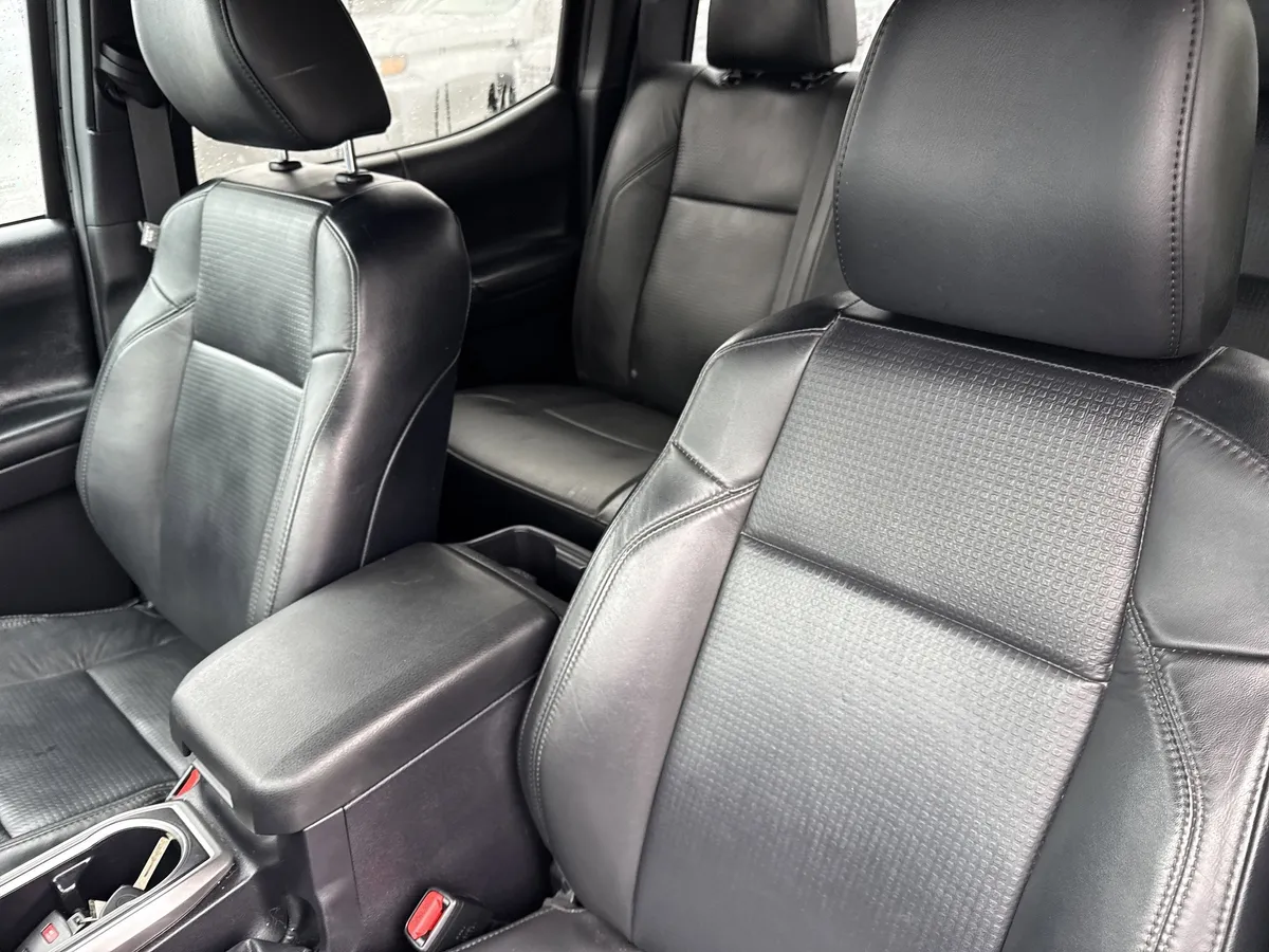 2022 Toyota Tacoma Limited thumbnail 16