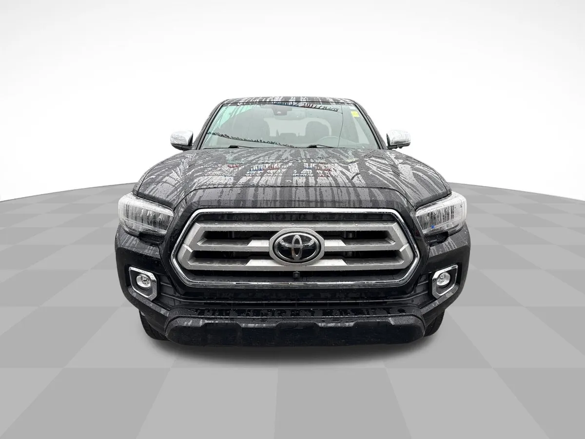 2022 Toyota Tacoma Limited thumbnail 2