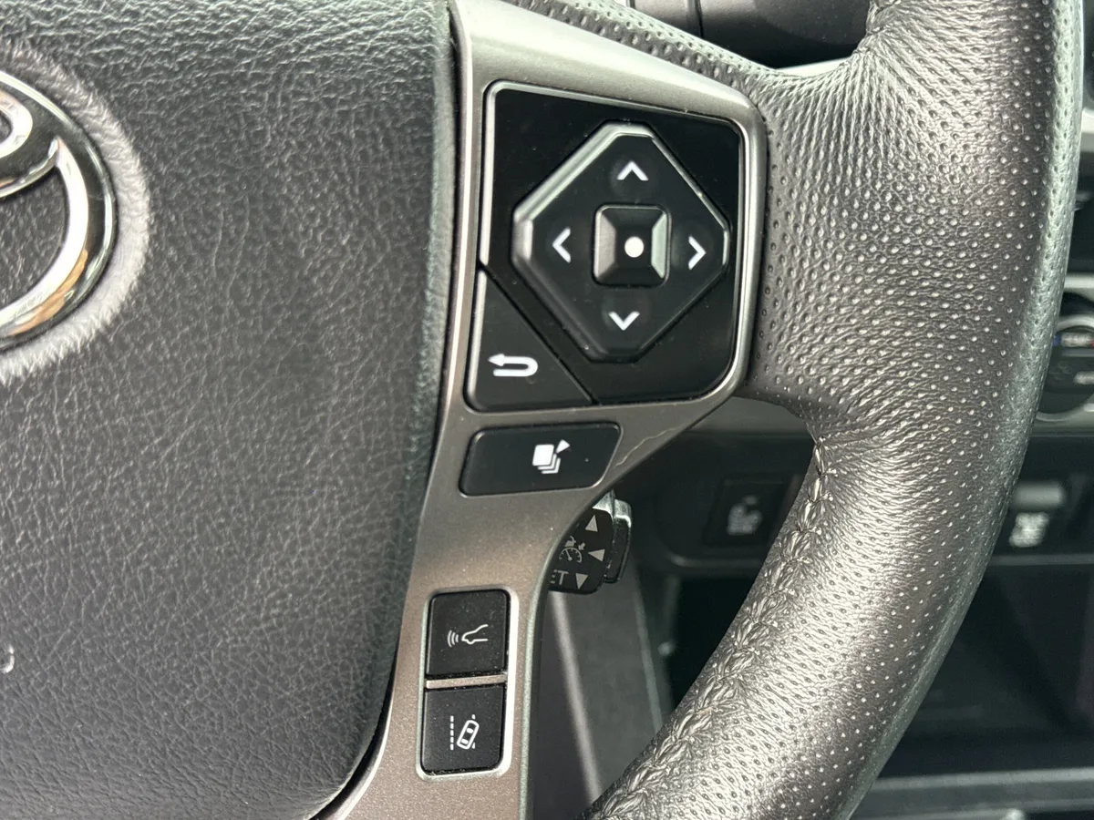 2022 Toyota Tacoma Limited thumbnail 27