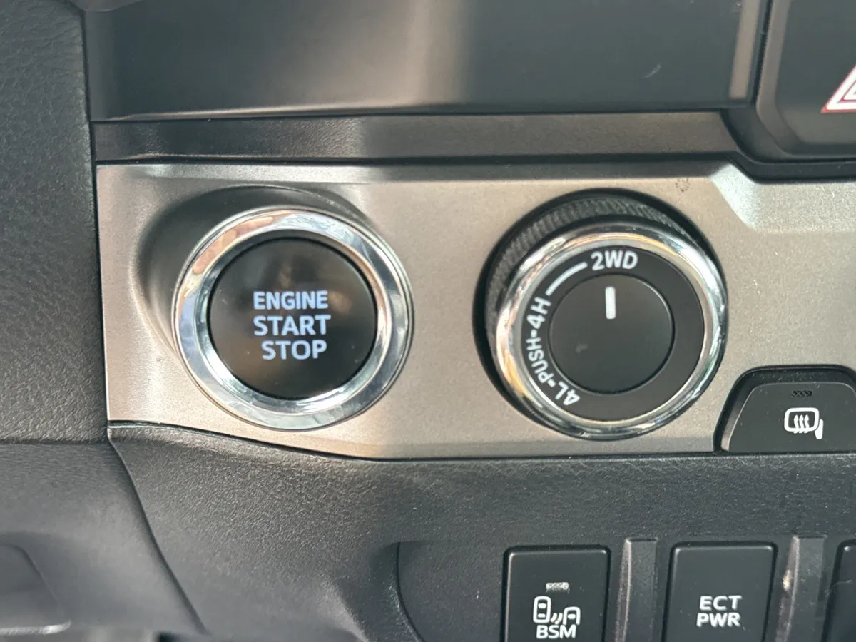 2022 Toyota Tacoma Limited thumbnail 28