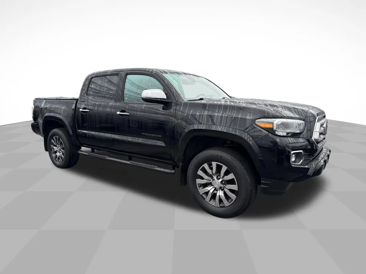 2022 Toyota Tacoma Limited thumbnail 3