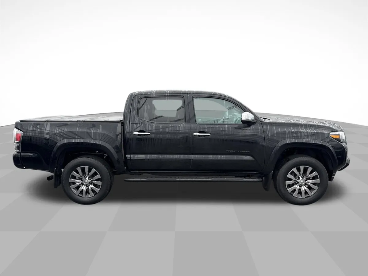 2022 Toyota Tacoma Limited thumbnail 4