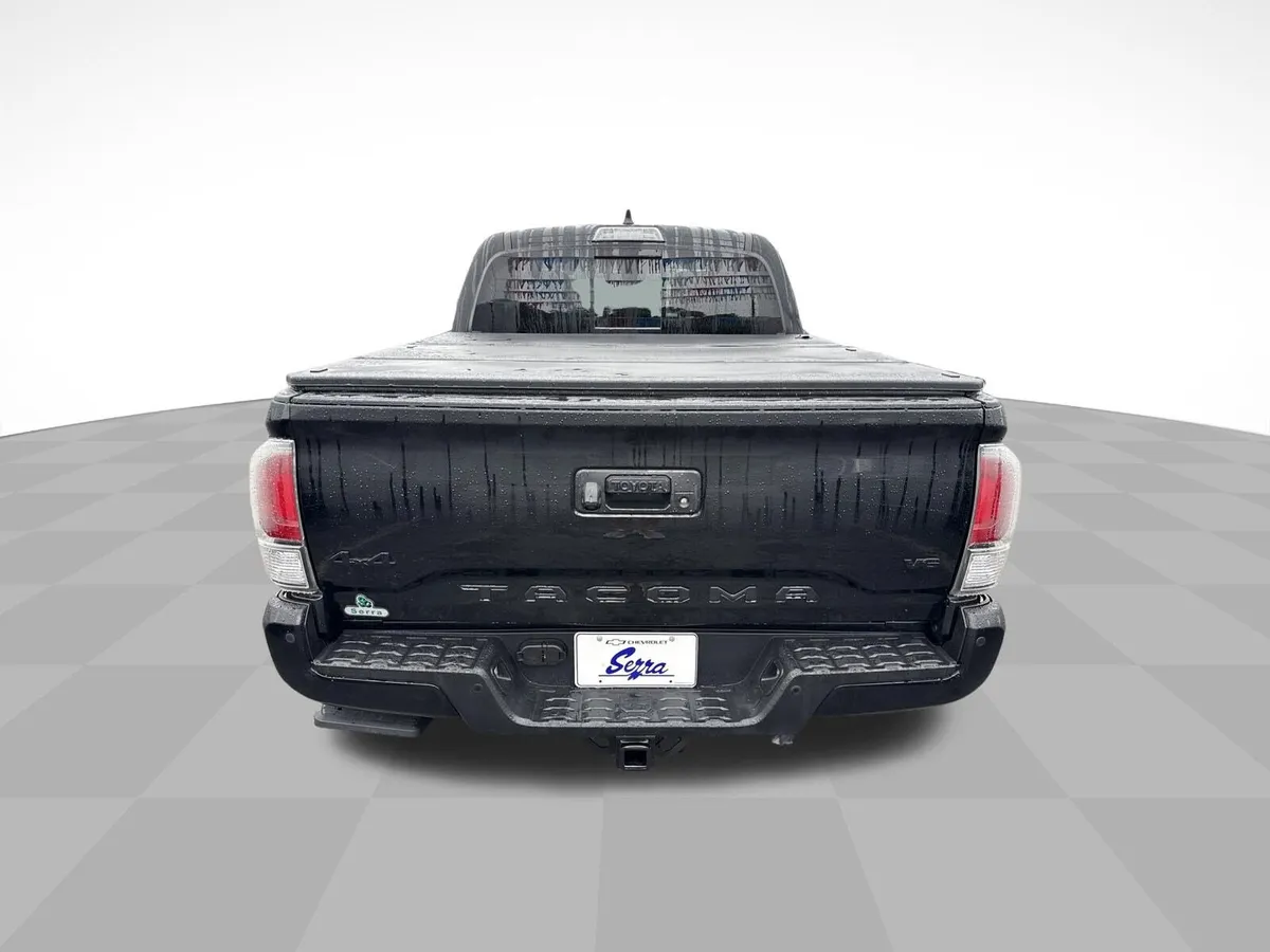 2022 Toyota Tacoma Limited thumbnail 9
