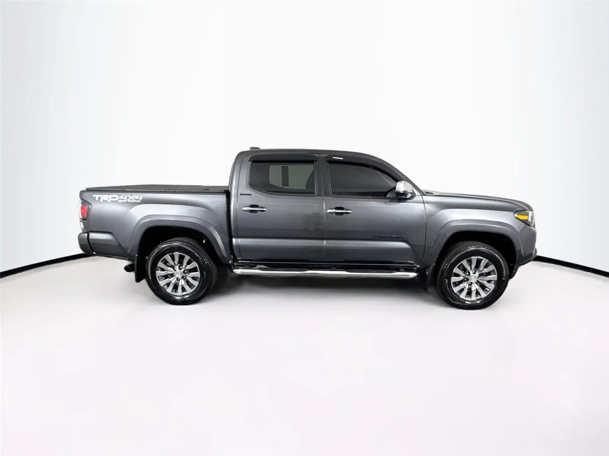2022 Toyota Tacoma Limited thumbnail 11