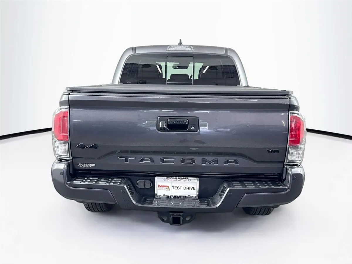 2022 Toyota Tacoma Limited thumbnail 12