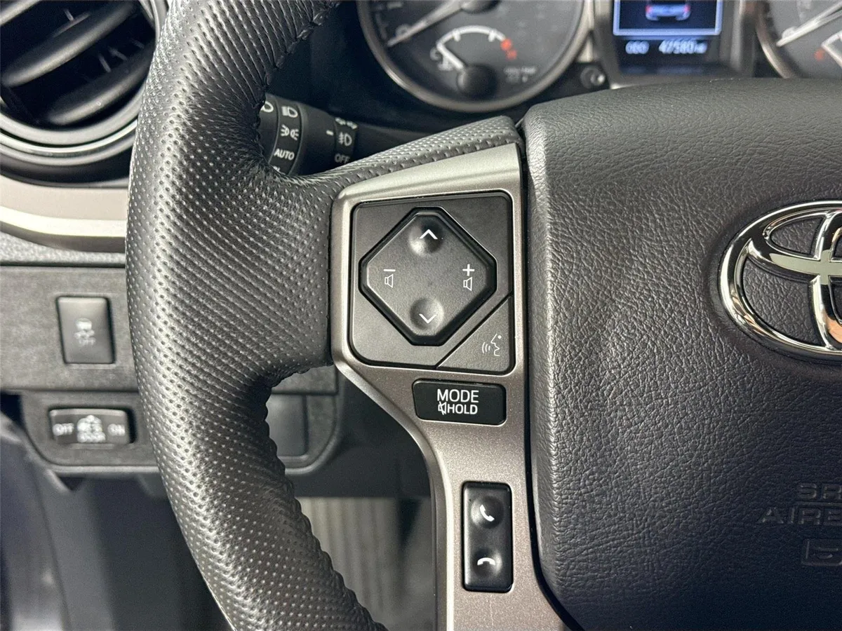 2022 Toyota Tacoma Limited thumbnail 17