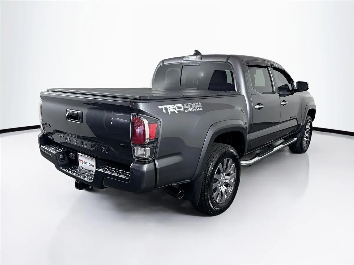 2022 Toyota Tacoma Limited thumbnail 2