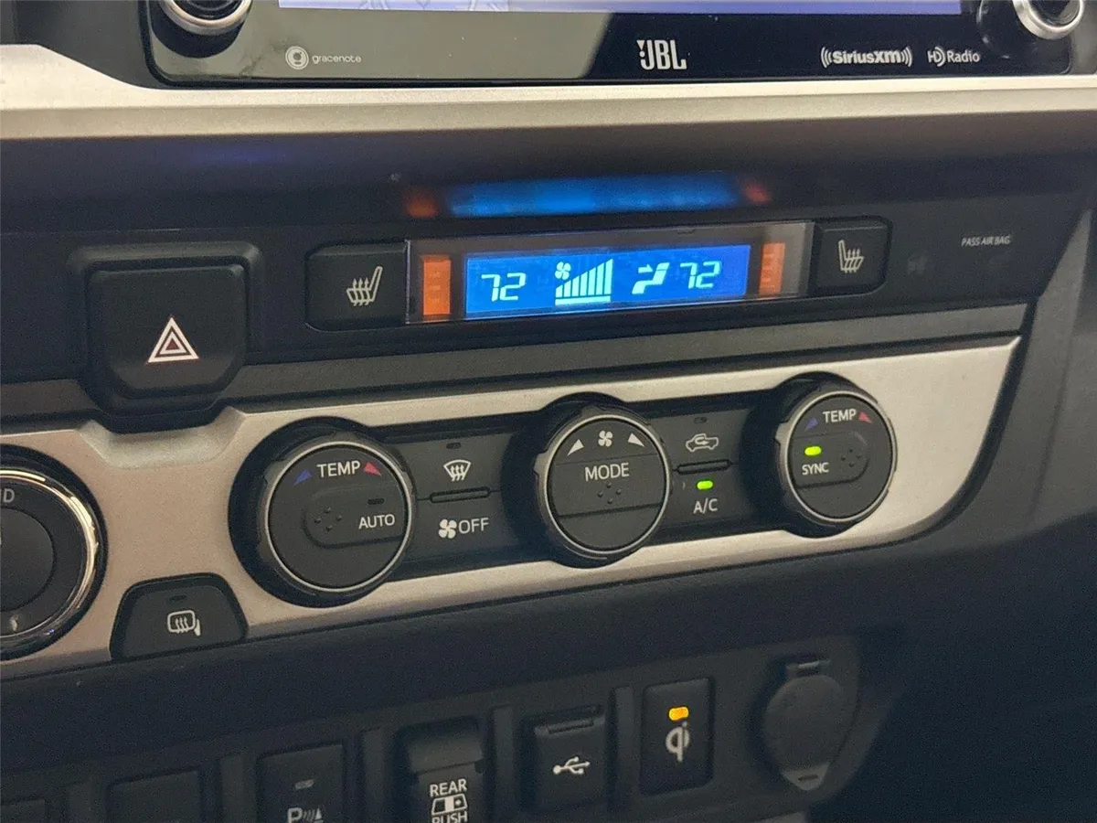 2022 Toyota Tacoma Limited thumbnail 26