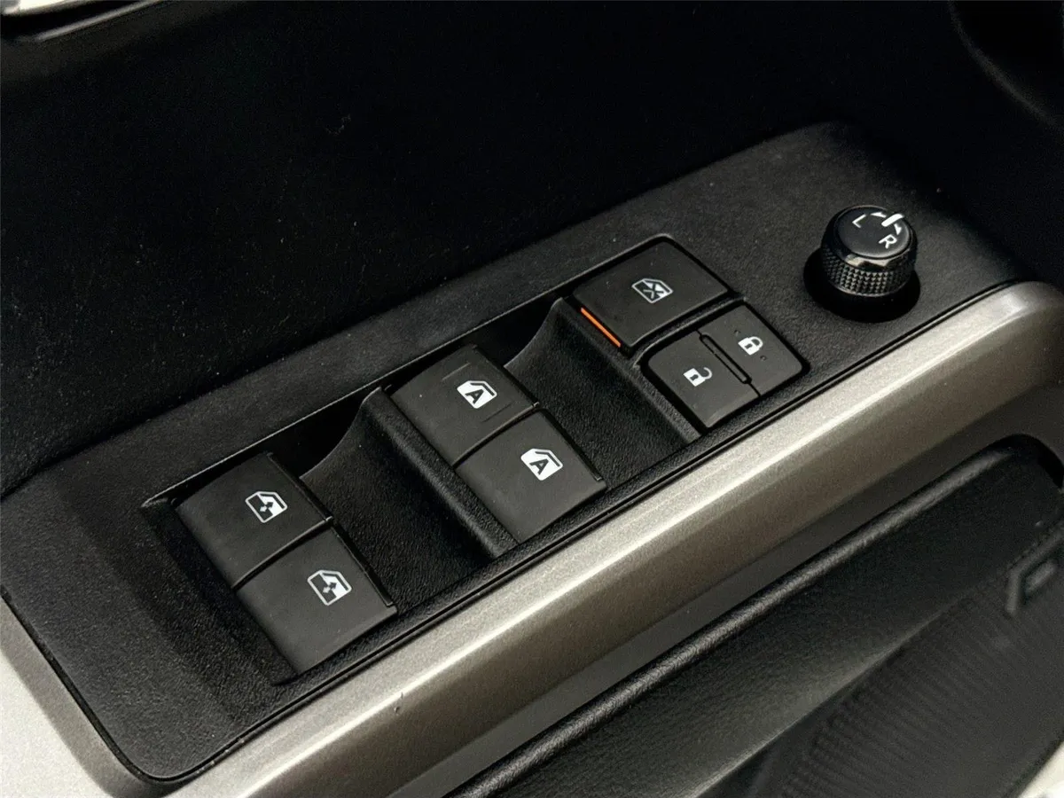 2022 Toyota Tacoma Limited thumbnail 30