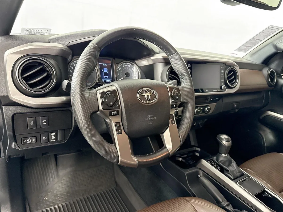 2022 Toyota Tacoma Limited thumbnail 4