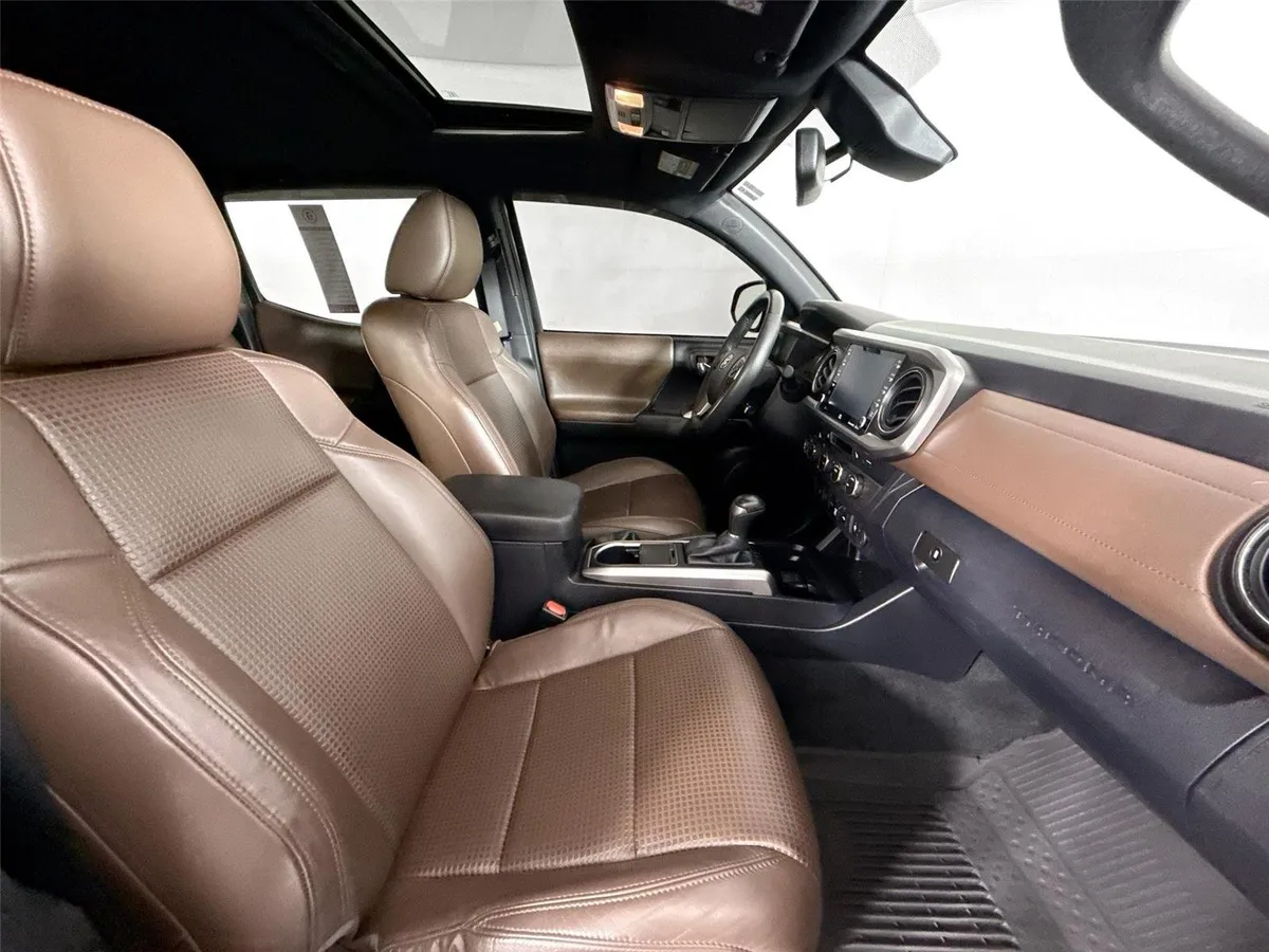 2022 Toyota Tacoma Limited thumbnail 45