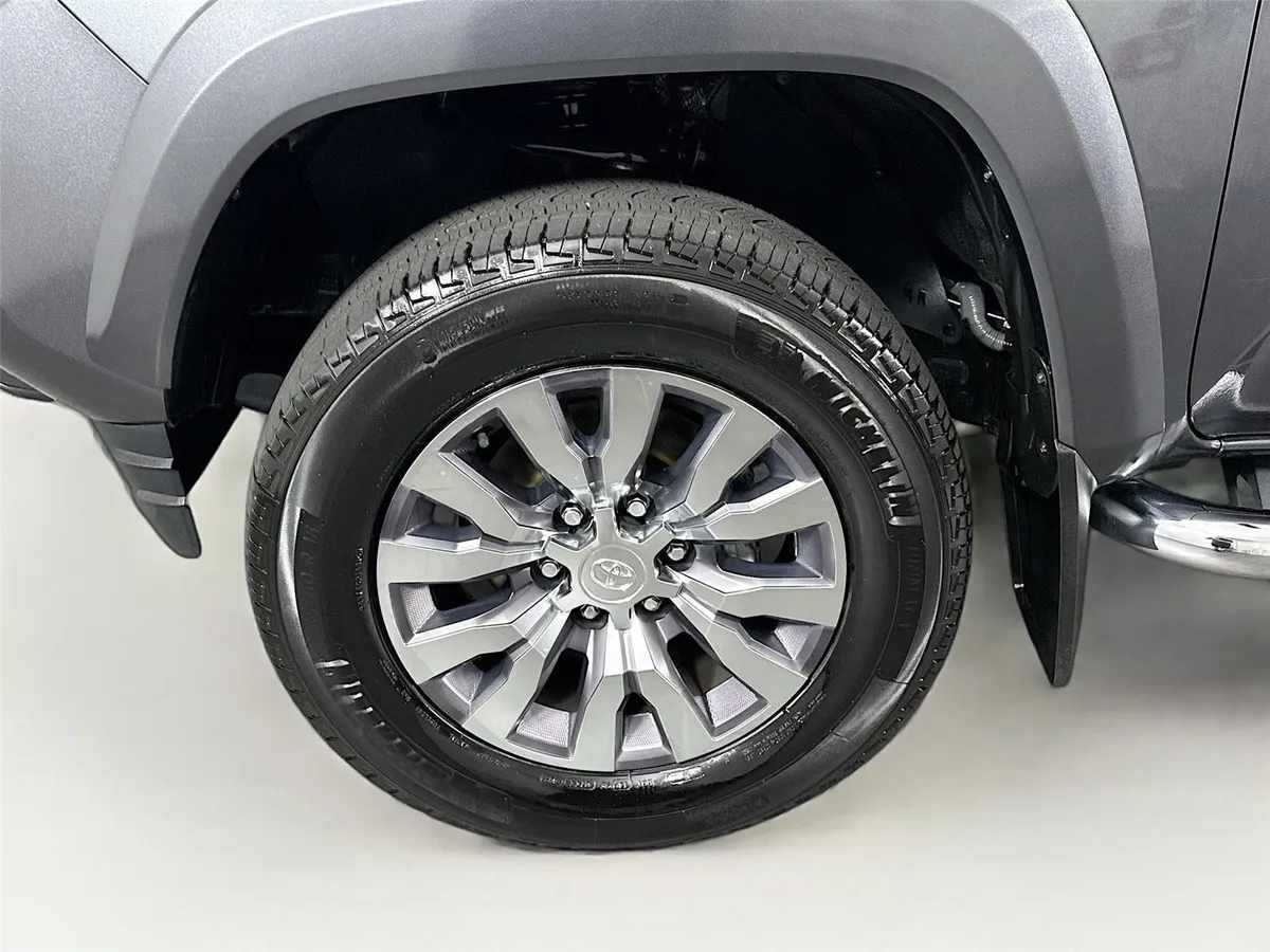 2022 Toyota Tacoma Limited thumbnail 48