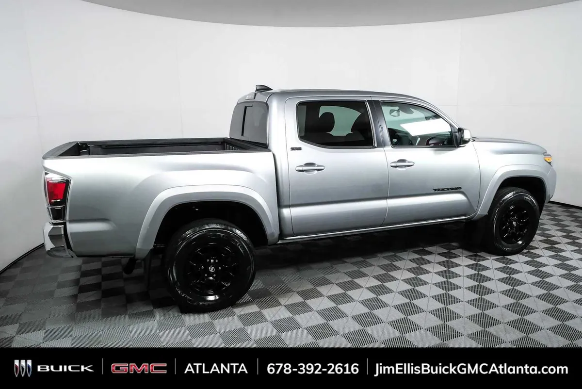 2022 Toyota Tacoma SR5 thumbnail 2