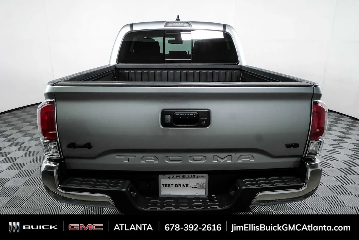 2022 Toyota Tacoma SR5 thumbnail 25