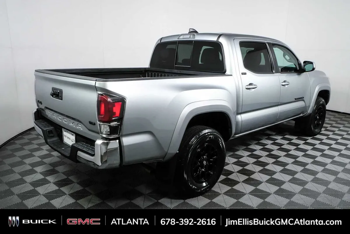2022 Toyota Tacoma SR5 thumbnail 3