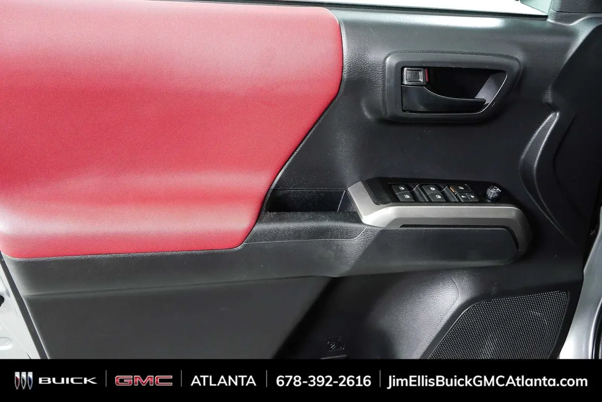 2022 Toyota Tacoma SR5 thumbnail 6