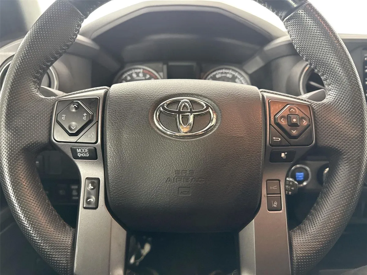 2022 Toyota Tacoma TRD Off-Road thumbnail 17