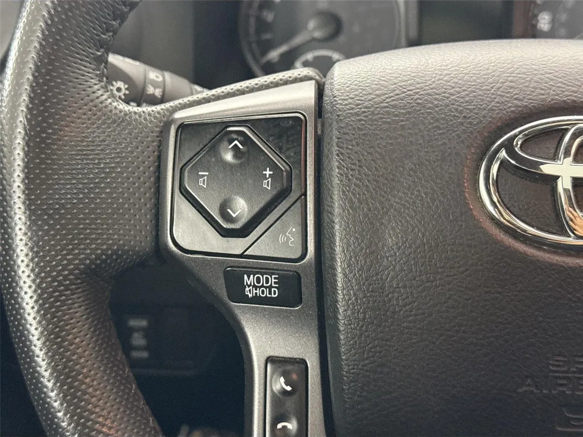 2022 Toyota Tacoma TRD Off-Road thumbnail 18