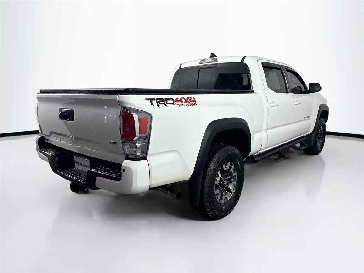 2022 Toyota Tacoma TRD Off-Road thumbnail 2