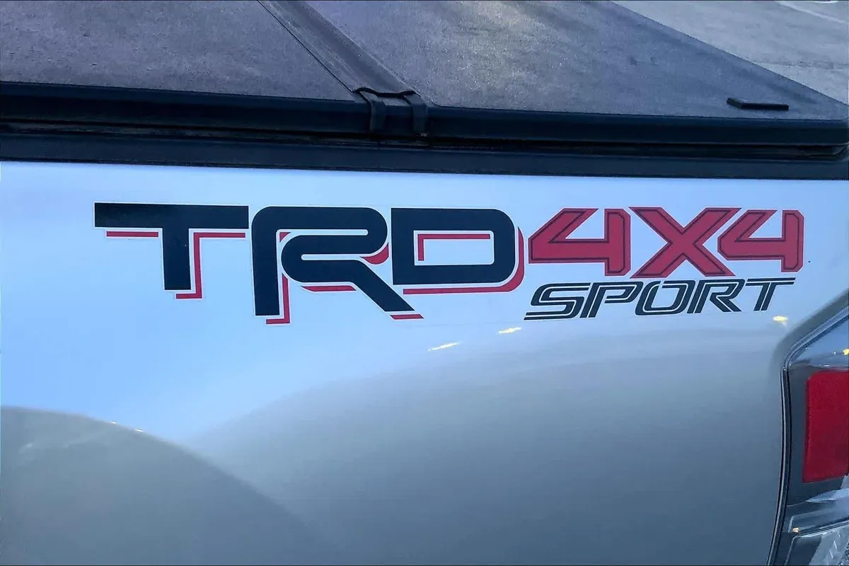 2022 Toyota Tacoma TRD Sport thumbnail 30