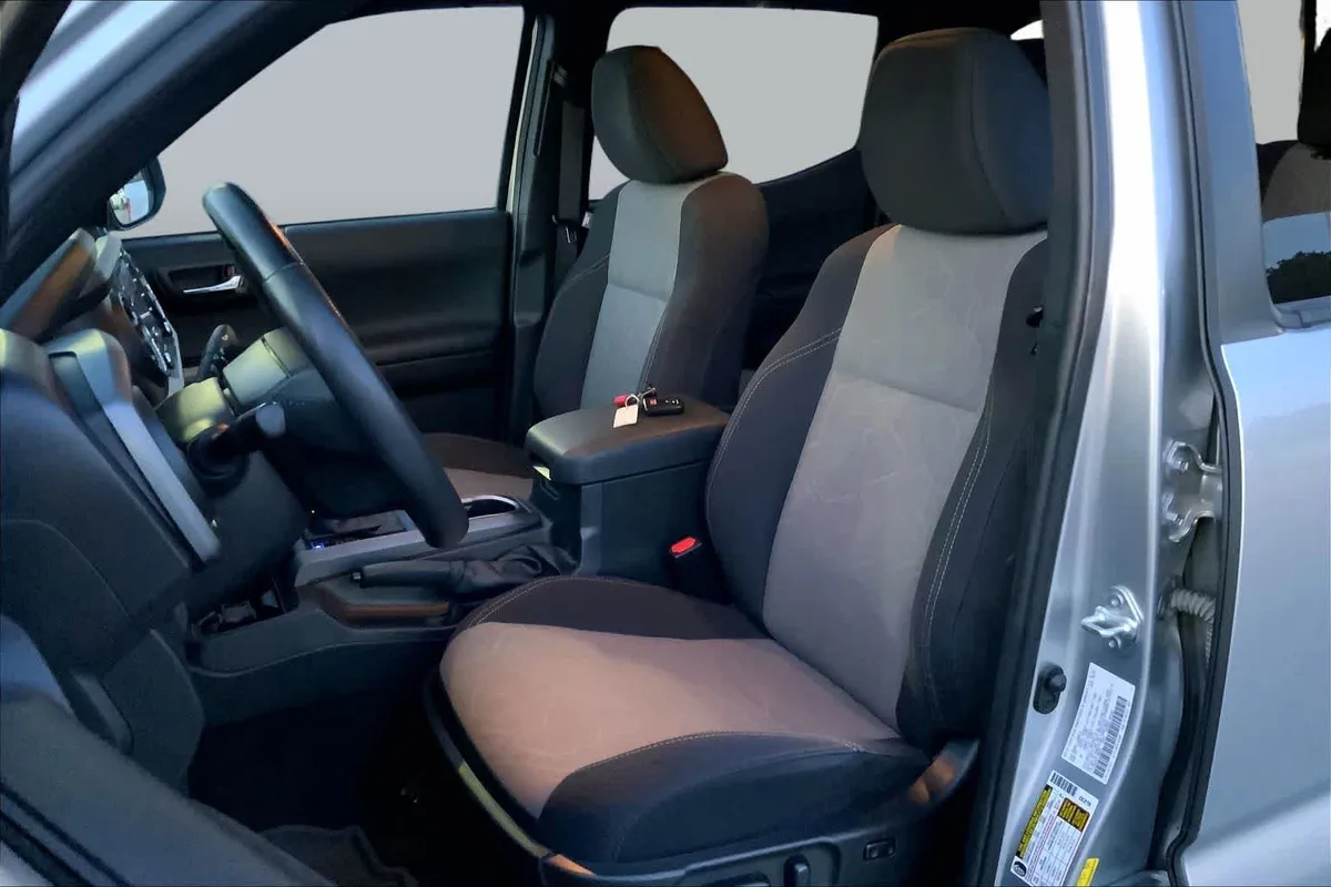 2022 Toyota Tacoma TRD Sport thumbnail 8