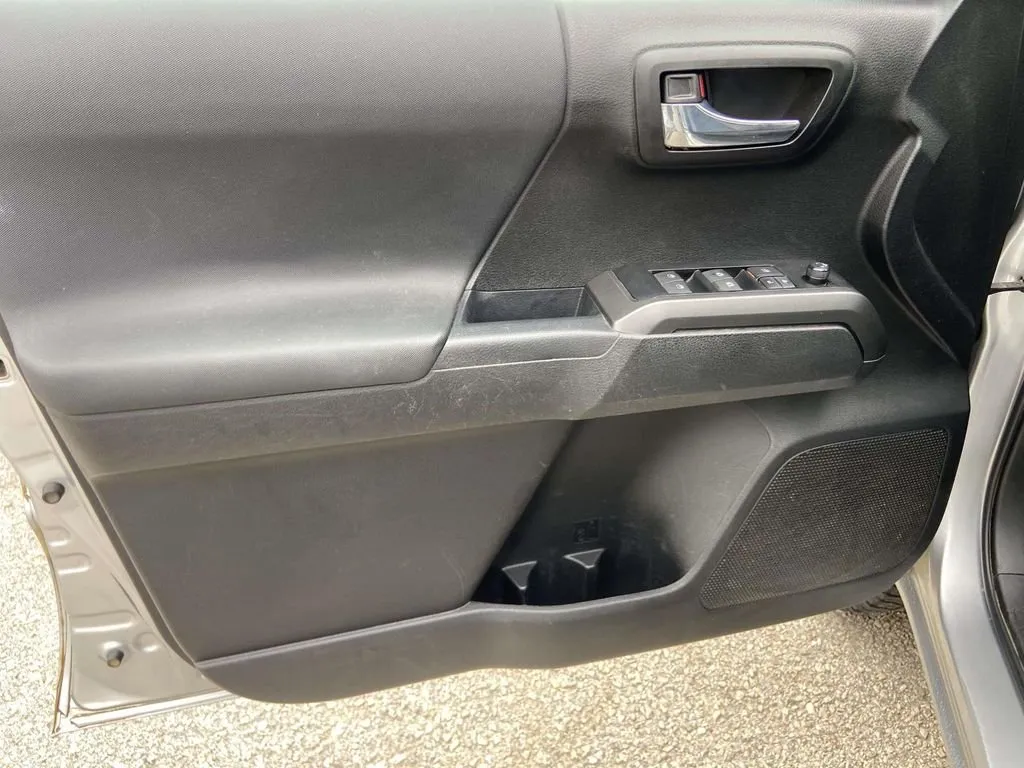2022 Toyota Tacoma TRD Sport thumbnail 11