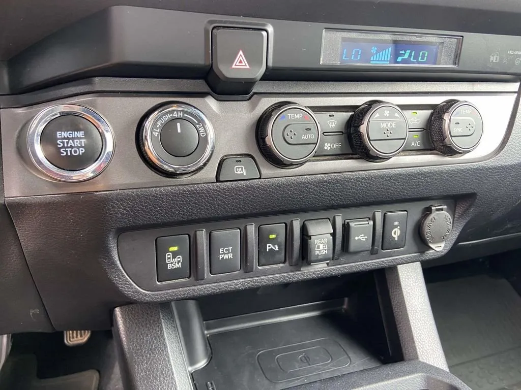 2022 Toyota Tacoma TRD Sport thumbnail 23