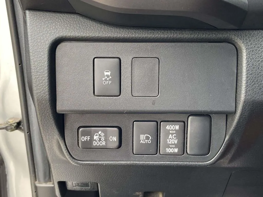 2022 Toyota Tacoma TRD Sport thumbnail 26