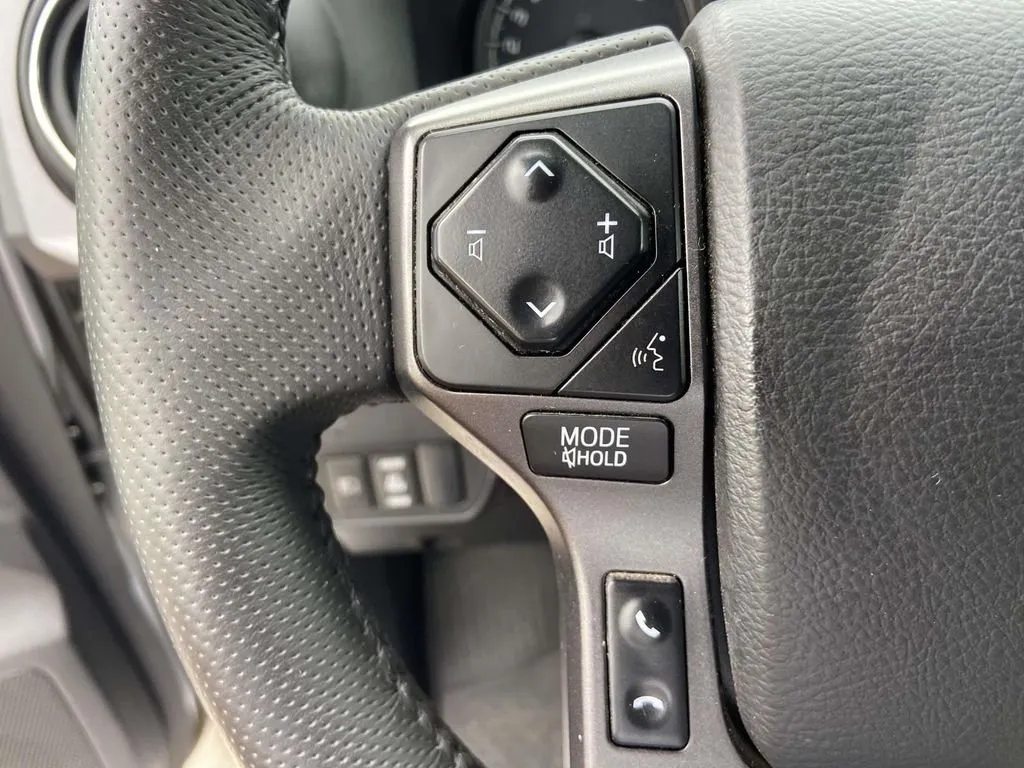 2022 Toyota Tacoma TRD Sport thumbnail 34
