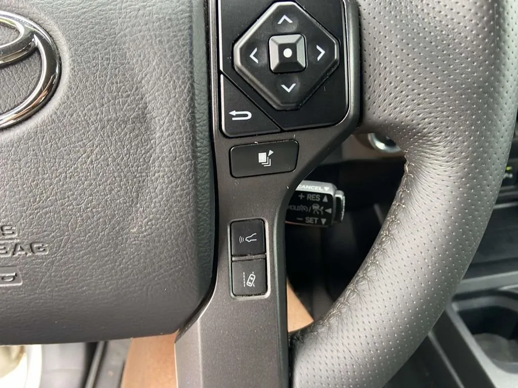 2022 Toyota Tacoma TRD Sport thumbnail 35
