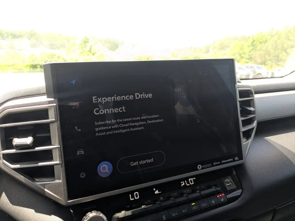 2022 Toyota Tundra 4WD Limited thumbnail 16