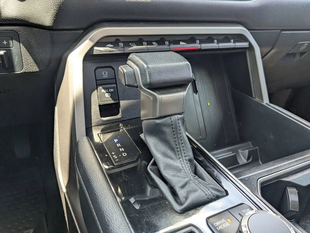 2022 Toyota Tundra 4WD Limited thumbnail 19
