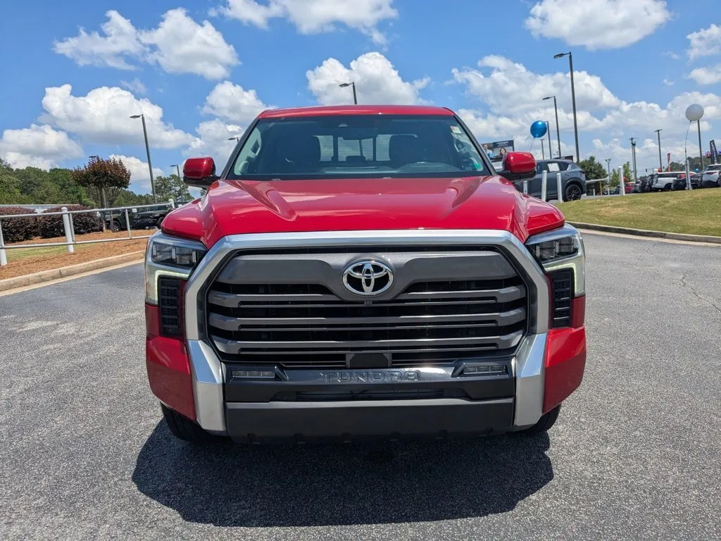 2022 Toyota Tundra 4WD Limited thumbnail 2