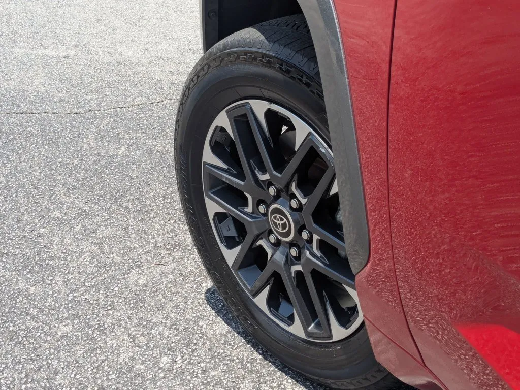 2022 Toyota Tundra 4WD Limited thumbnail 9