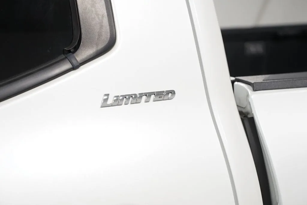 2022 Toyota Tundra Limited thumbnail 11