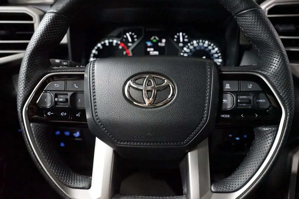 2022 Toyota Tundra Limited thumbnail 13