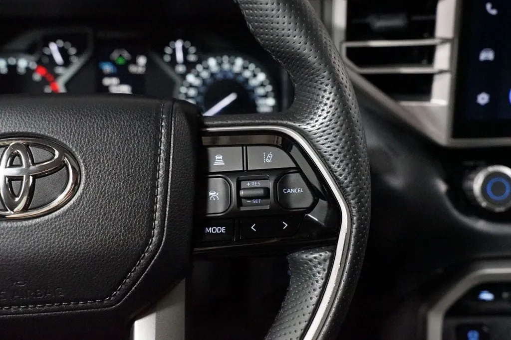 2022 Toyota Tundra Limited thumbnail 14